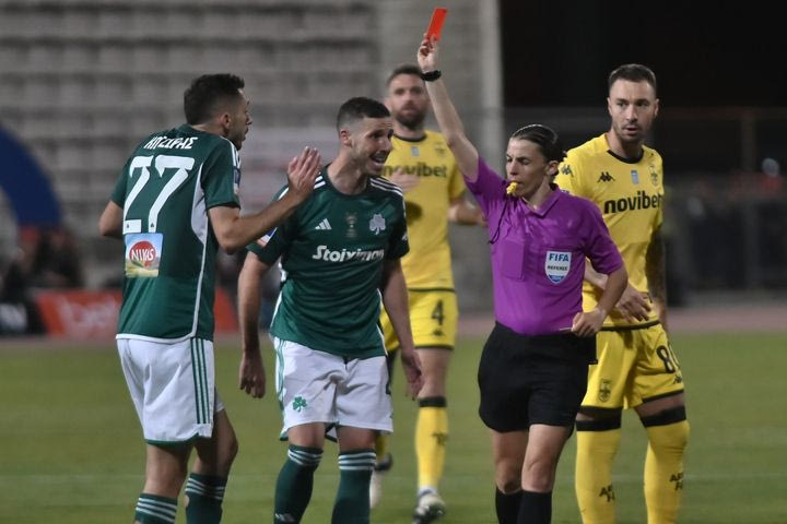 Κύπελλο Ελλάδας Betsson: Με 10 ο Παναθηναϊκός από το 51′, αποβλήθηκε ο Κώτσιρας με δεύτερη κίτρινη