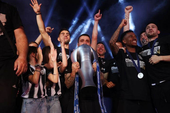 Ο ΠΑΟΚ σήκωσε την κούπα στο “γήπεδο” του Novasports!