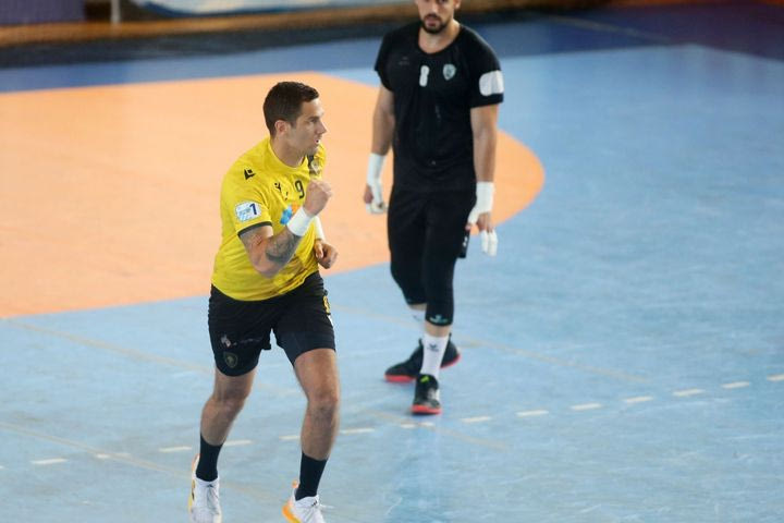 ΠΑΟΚ – ΑΕΚ 23-26: Η Ένωση άντεξε στην αντεπίθεση του Δικεφάλου του Βορρά και προκρίθηκε στους τελικούς της Handball Premier