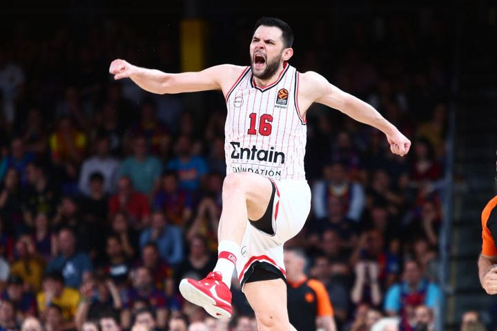 Παπανικολάου: “Ο Ολυμπιακός έχει ένα μαγικό ραβδάκι, διεκδικεί πάντα αυτό που πρέπει και κάνει τον κόσμο του χαρούμενο”