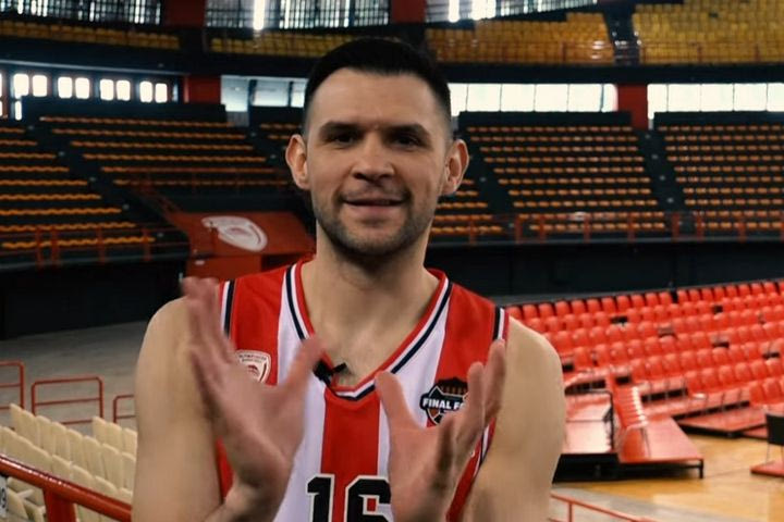 Final Four 2024, Ολυμπιακός, Παπανικολάου για τις πλάκες του Λαρεντζάκη: “Μία κατηγορία μόνος του, έχει δώσει μπόλικο ψωμάκι στον κόσμο”