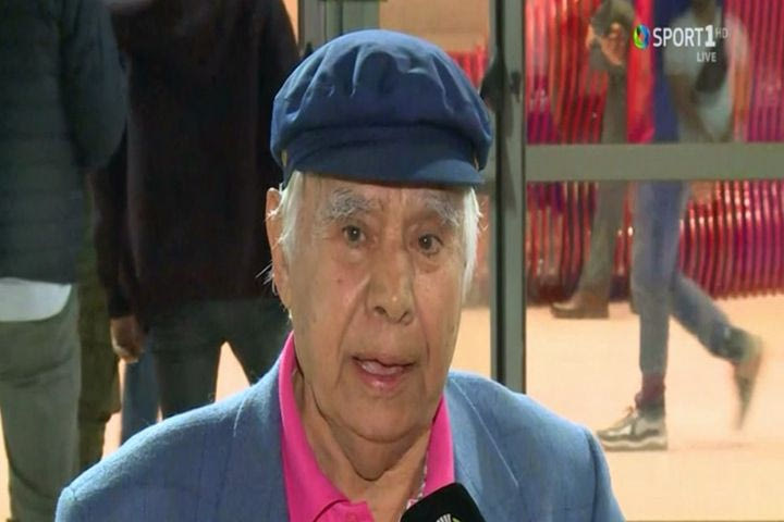 Ο 88χρονος φίλαθλος του Ολυμπιακού, Γιάννης Πολυκανδριώτης
