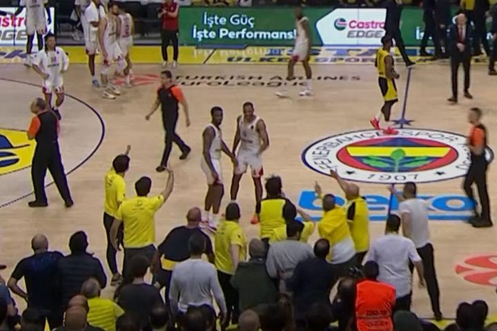 Η EuroLeague επέβαλε πρόστιμο 30.000 ευρώ στη Φενέρμπαχτσε για τη σύρραξη στο Game 4 με τη Μονακό