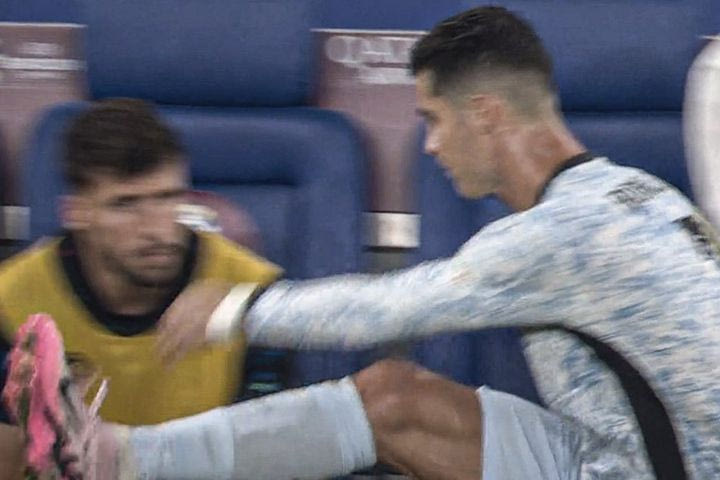 Euro 2024: Η κλωτσιά απογοήτευσης του Ρονάλντο μετά την αλλαγή του
