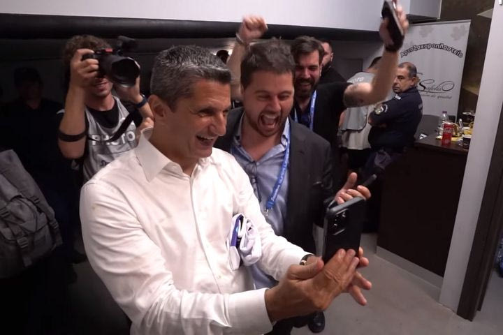 ΠΑΟΚ: Το ξέσπασμα του Λουτσέσκου την στιγμή της λήξης του ντέρμπι, το “Campeones” στα αποδυτήρια και η βιντεοκλήση με τον Ιβάν Σαββίδη