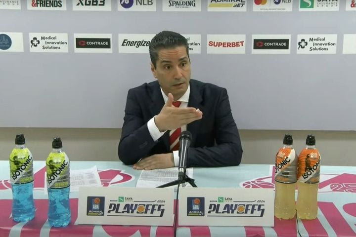 Ο Γιάννης Σφαιρόπουλος έγινε έξαλλος με τον εκπρόσωπο Τύπου της Μέγκα: “Θες να μεταφράσεις ή όχι;”