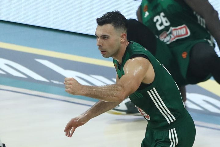Ο Σλούκας παίζει με τράβηγμα στη γάμπα στο β’ μέρος του Παναθηναϊκός – Μακάμπι