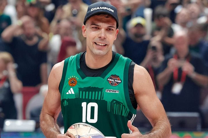 Σλούκας: “Μην λες τα όνειρά σου, δείξ’ τα”