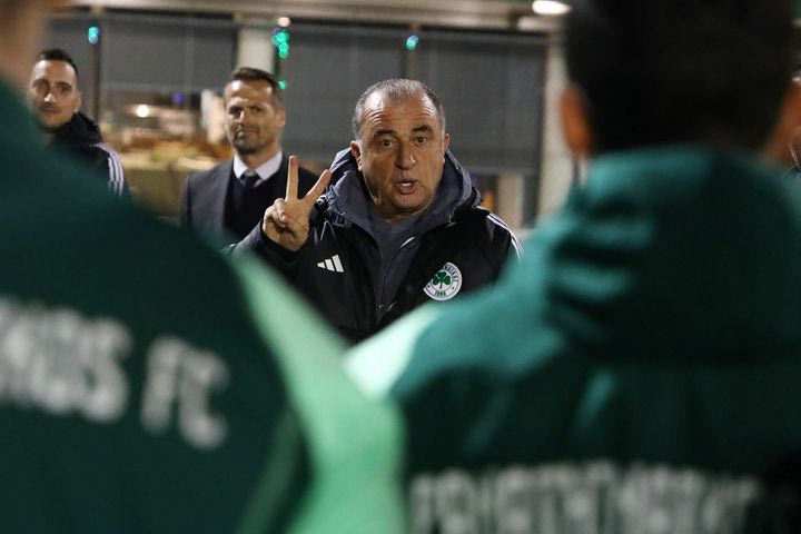 Ο Τερίμ βρέθηκε στο Κορωπί και αποχαιρέτησε τους παίκτες του Παναθηναϊκού: “Είμαι σίγουρος ότι θα κάνετε το 2×2, συγγνώμη αν αδίκησα κάποιον”