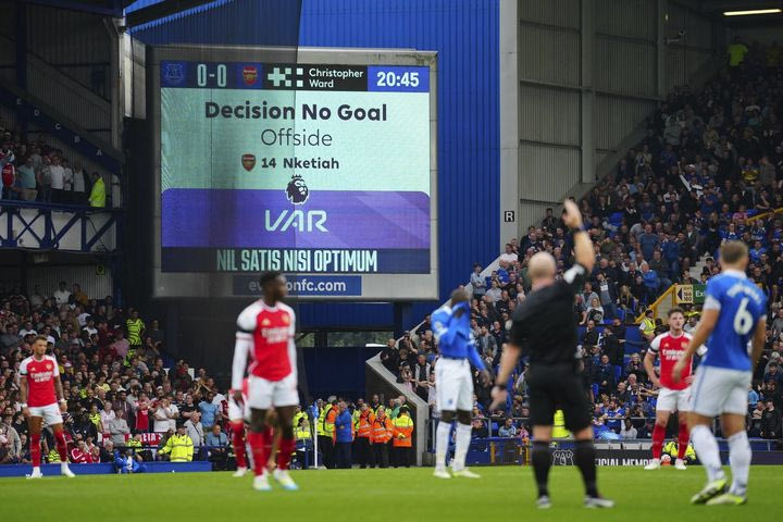 Επιστολή της Premier League στις αγγλικές ομάδες: “Αν καταργηθεί το VAR, θα γίνονται πάνω από 100 διαιτητικά λάθη”