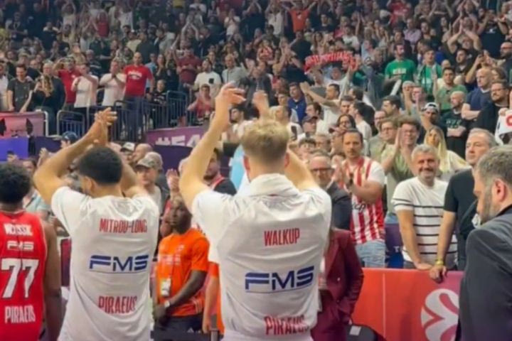 Final Four 2024, Ολυμπιακός – Φενέρμπαχτσε: Το χειροκρότημα των φίλων των ερυθρόλευκων μετά από τον μικρό τελικό