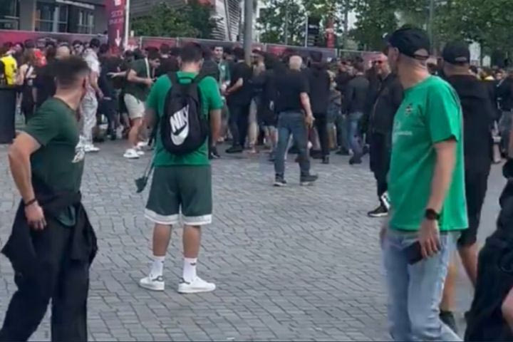 Final Four 2024: Το VIDEO με τη στιγμή της επίθεσης των Τούρκων στους φίλους του Παναθηναϊκού και την Αστυνομία για να μπουν χωρίς εισιτήριο