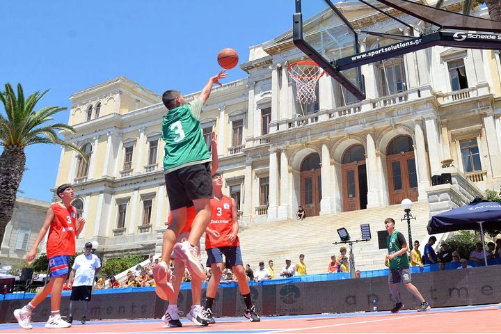 Η πρώτη μέρα του 6ου Stoiximan AegeanBall Festival μας έβαλε σε μπασκετικούς ρυθμούς με τον καλύτερο τρόπο