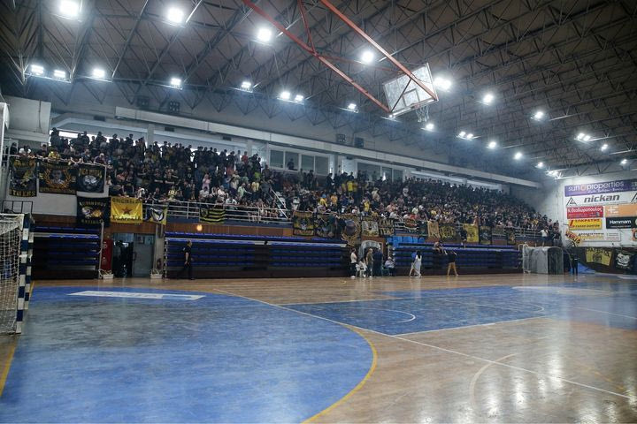 Η ΔΕΑΒ κάλεσε σε ακρόαση την ΑΕΚ για τα επεισόδια στο ματς με τον Ολυμπιακό, ποινή μίας αγωνιστικής κεκλεισμένων για τη ρίψη μπουκαλιών