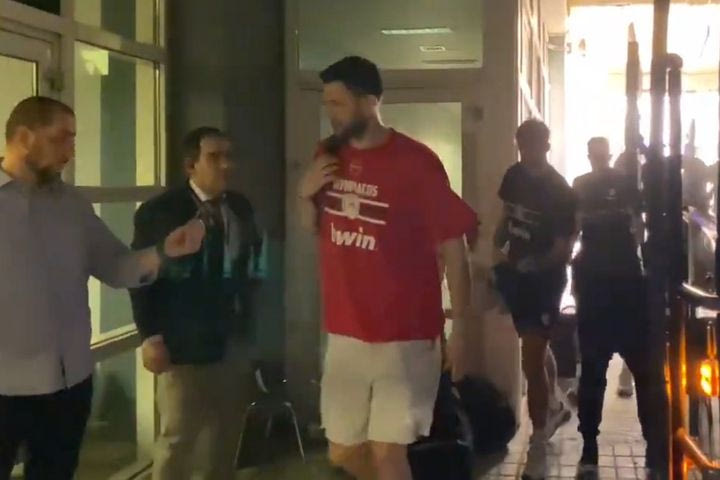 Παναθηναϊκός AKTOR – Ολυμπιακός: Η άφιξη των ερυθρολεύκων στο ΟΑΚΑ για τον τρίτο τελικό της Stoiximan Basket League