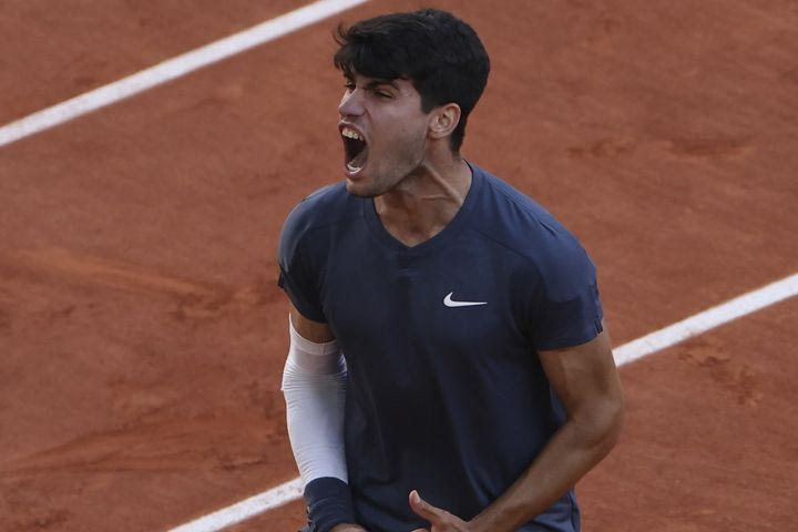 Αλκαράθ: “Συνήθιζα να βλέπω το Roland Garros στην τηλεόραση και τώρα κρατώ το τρόπαιο”