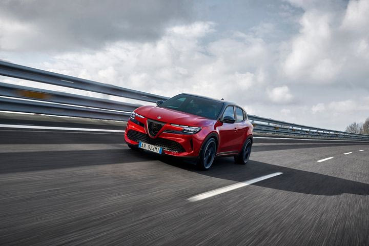 Veloce: Η “καυτή” έκδοση της νέας SUV Alfa Romeo Junior- Με 280 ίππους υπόσχεται μεγάλες οδηγικές συγκινήσεις