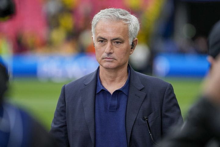 Μουρίνιο: Ο “Special One” θεωρεί πως ο Όσιμεν αδικεί τον εαυτό του με το να υιοθετεί μεθόδους “Νεϊμάρ”