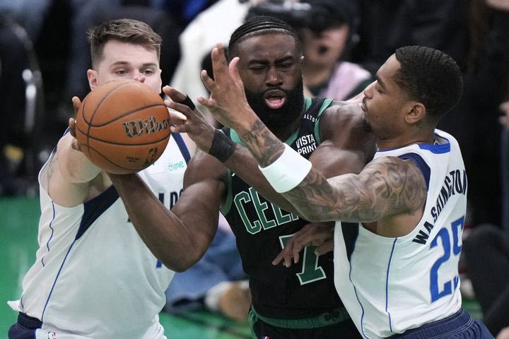 Σέλτικς – Μάβερικς 105-98: Η Βοστώνη λύγισε τον χιλιοταλαιπωρημένο Ντόντσιτς και έκανε το 2-0 στους NBA Finals 2024