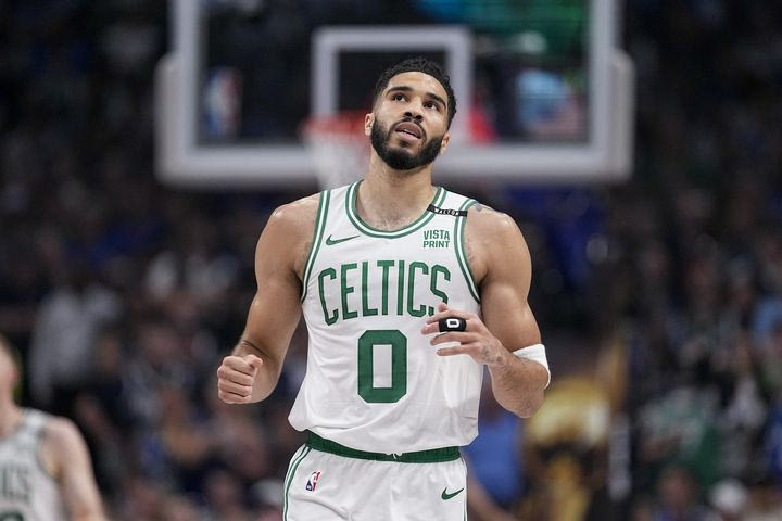 NBA: Οι Σέλτικς έκαναν… παρέλαση στην Ουάσινγκτον με σούπερ Τέιτουμ, Μπράουν και επικράτησαν με 122-102 των Γουίζαρντς