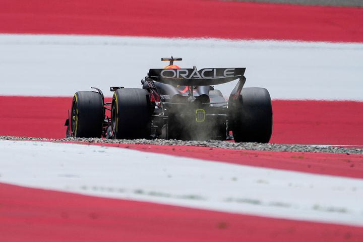 O Φερστάπεν αντιμετώπισε μηχανικό πρόβλημα, αλλά γύρισε για να γράψει τον πρώτο χρόνο στις δοκιμές της Αυστρίας