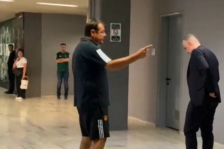 Ξέσπασμα Αταμάν στα αποδυτήρια: “Τώρα καταλαβαίνω γιατί στο ποδόσφαιρο δεν υπάρχουν Έλληνες διαιτητές στα ντέρμπι”