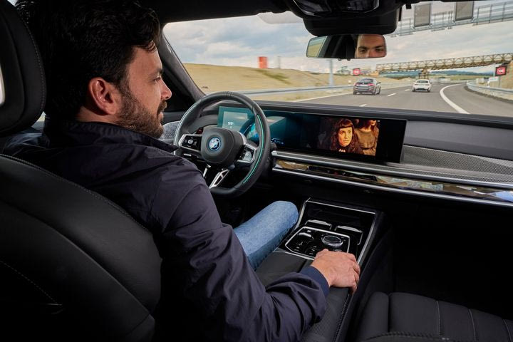 H BMW είναι η πρώτη που πήρε έγκριση τύπου για την τεχνολογία αυτόνομης οδήγησης στην Ευρώπη- Δες το video