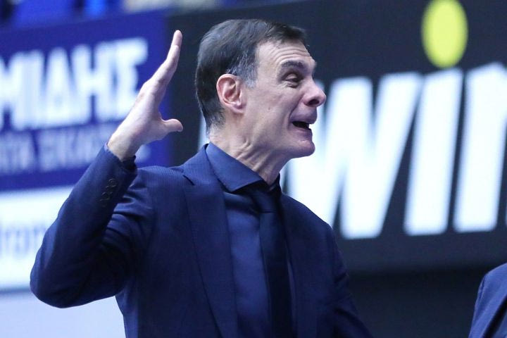 Ολυμπιακός: Ο Μπαρτζώκας δεν πήγε στη συνέντευξη Τύπου διαμαρτυρόμενος για απρεπή συμπεριφορά φιλάθλων του Περιστερίου προς το πρόσωπό του