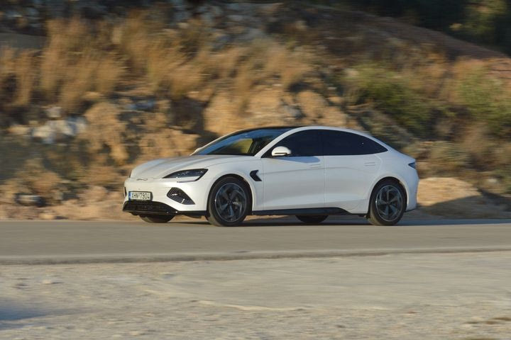 Δοκιμάζουμε το τετρακίνητο BYD Seal με τους 530 ίππους που θέτει τους κανόνες της νέας ηλεκτρικής εποχής