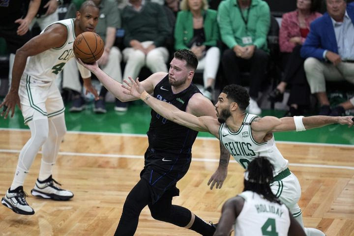 NBA Finals, Ντόντσιτς: Ένα ιστορικό και ένα αρνητικό ρεκόρ στο Game 1 με τους Σέλτικς