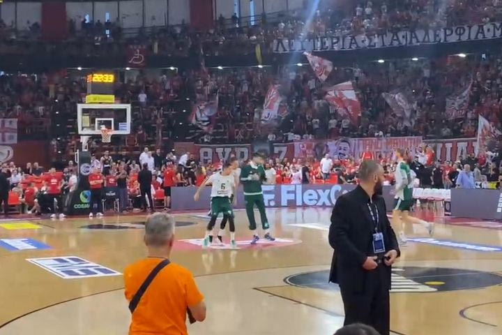 Ολυμπιακός – Παναθηναϊκός AKTOR: Στο πόδι το ΣΕΦ στην είσοδο των πράσινων στο παρκέ