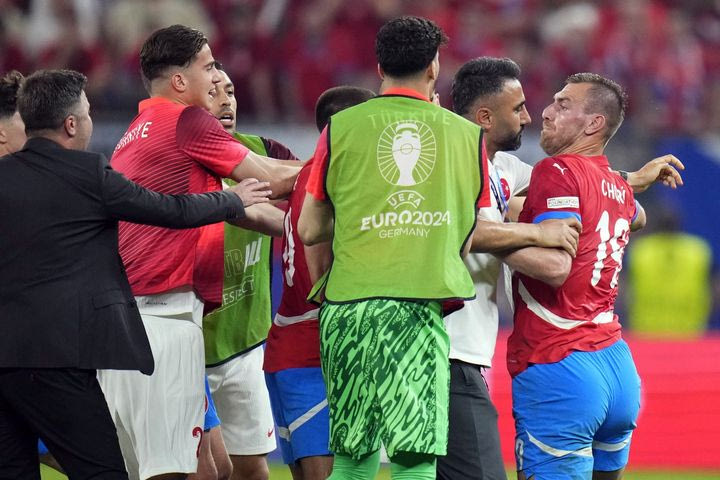 Euro 2024, Τσεχία – Τουρκία: Ένταση στο φινάλε, αποβλήθηκε ο Τσόρι