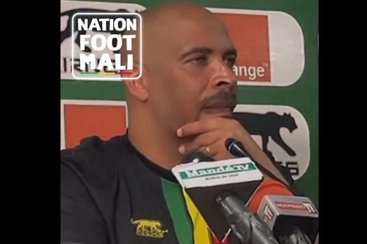 Δημοσιογράφος ζήτησε από τον προπονητή της εθνικής Μάλι να παραιτηθεί