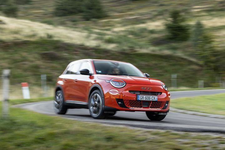 Στην Ελλάδα το νέο Fiat 600 Hybrid με κορυφαίο εξοπλισμό και απόλυτα ανταγωνιστική τιμή στα B-SUV