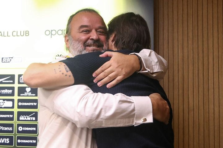 ΑΕΚ: Αυτά είπε ο Ηλιόπουλος στον Αλμέιδα στην πωρωτική ομιλία του