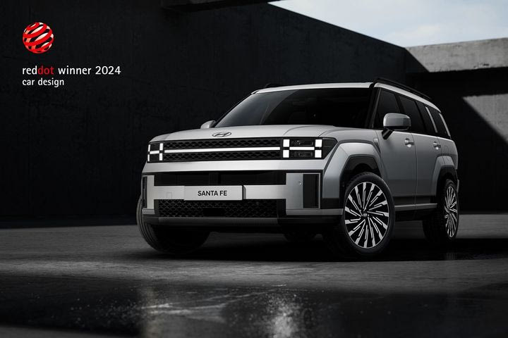 Άρχισαν τα βραβεία για το νέο επιβλητικό SUV Hyundai Santa Fe