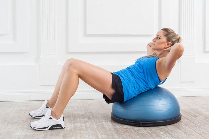 BOSU: Τι είναι και ποια τα οφέλη της άσκησης με αυτό