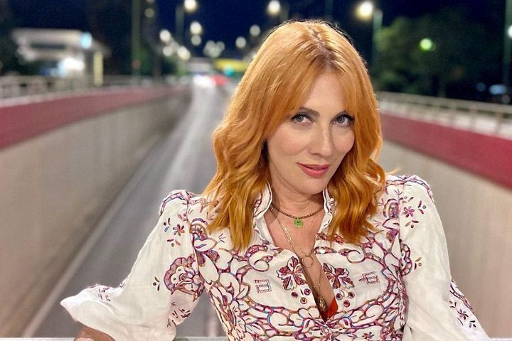 Σμαράγδα Καρύδη: Με ροζ μπικίνι στο πρώτο της μπάνιο στον «παράδεισο»