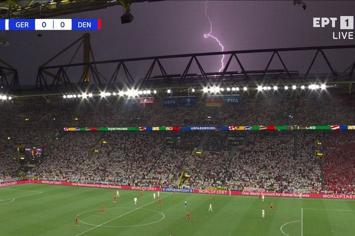 Euro 2024, Γερμανία – Δανία: Διακοπή για 24 λεπτά στο παιχνίδι λόγω κεραυνών και έντονης χαλαζόπτωσης