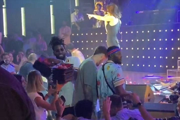 Παναθηναϊκός AKTOR: Άναψε για τα καλά το γλέντι για τον τίτλο, ο εκστασιασμένος Λεσόρ έριξε λουλούδια σε Σλούκα – Αταμάν