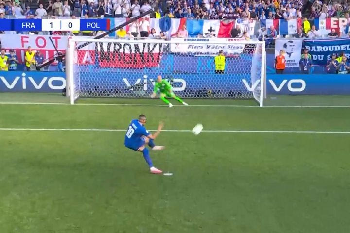 Euro 2024, Γαλλία – Πολωνία: Ο Εμπαπέ έκανε το 1-0 από την άσπρη βούλα και πέτυχε το πρώτο του γκολ σε Ευρωπαϊκό Πρωτάθλημα