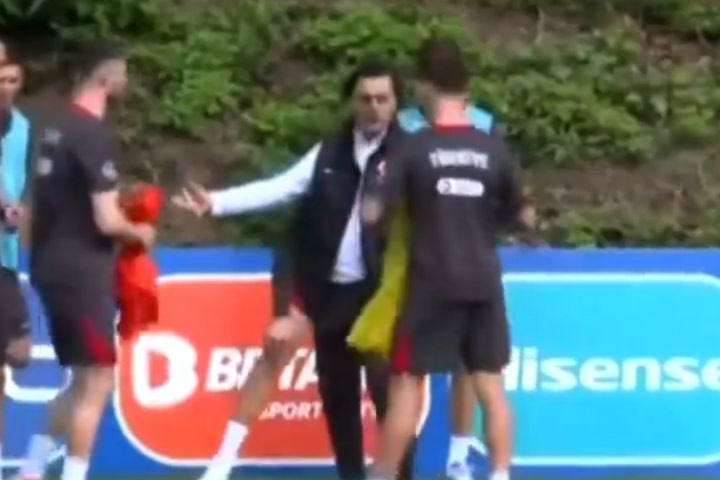 Euro 2024, Χαμός στην Τουρκία: Ο Μοντέλα έδιωξε τον Γκιουλέρ από προπόνηση πριν από το ματς με την Τσεχία