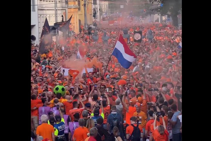 Euro 2024, Ολλανδία – Γαλλία: Βάφτηκε “πορτοκαλί” η Λειψία, χιλιάδες Ολλανδοί στους δρόμους