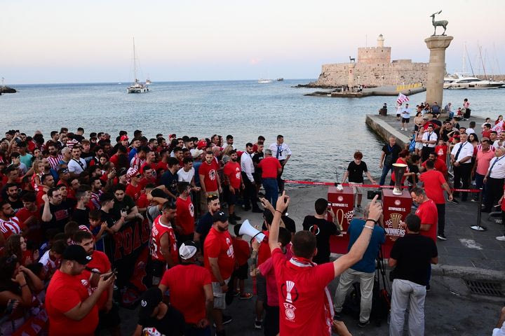 Ολυμπιακός: Κοσμοσυρροή στη Ρόδο για τα Ευρωπαϊκά των ερυθρολεύκων