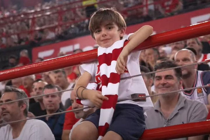 Ολυμπιακός: Τα ερυθρόλευκα χαμόγελα και η έκρηξη χαράς στο Game 2 των τελικών
