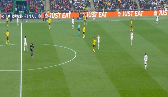 Η διακοπή στον τελικό λόγω εισβολής των οπαδών στον αγωνιστικό χώρο
