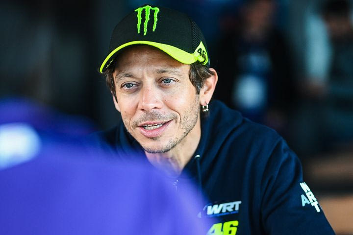 “Φρενίτιδα” στο ΛεΜάν για τον Βαλεντίνο Ρόσι, καθώς ο “γιατρός” χτίζει κι άλλο το μύθο του