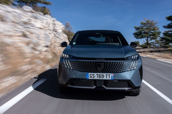 Αυτές είναι οι νέες εκδόσεις κινητήρων και οι τιμές για το εντυπωσιακό νέο 3008 SUV της Peugeot