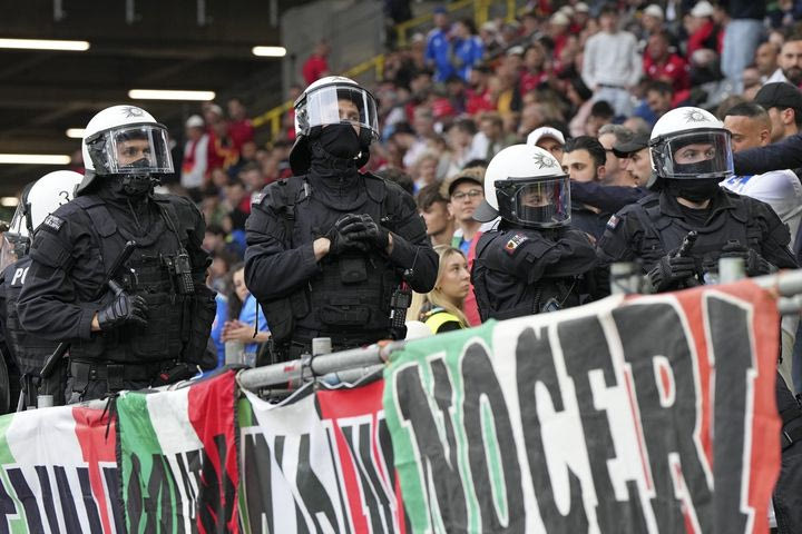 Euro 2024: Συλλήψεις 50 Ιταλών οπαδών με μαχαίρια πριν συναντηθούν με Αλβανούς