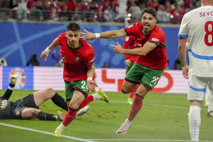 Πορτογαλία – Τσεχία 2-1: Ανατροπή στις καθυστερήσεις με χρυσές αλλαγές και τον Ρονάλντο να κάνει ρεκόρ
